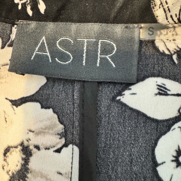 ASTR Floral Blazer Size Small - Picture 5 of 6